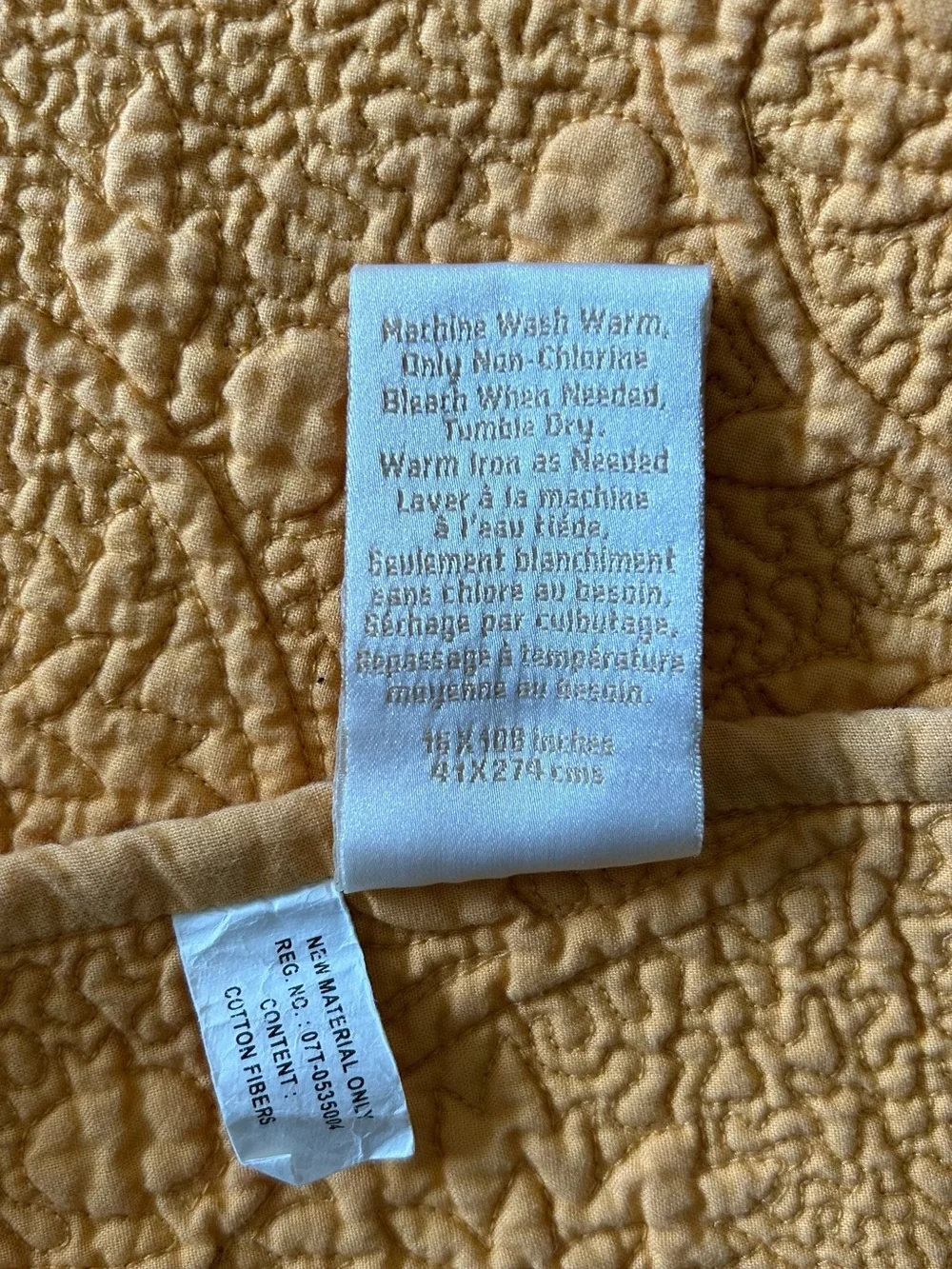 Williams Sonoma Table Runner in 3D Goldenrod Color Fabric. 16” x 108”. VGUC.